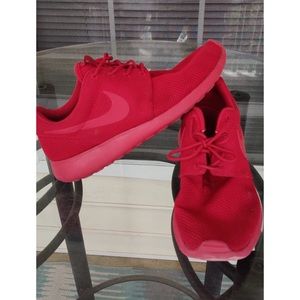 Roshe Nike Sneakers 🔥